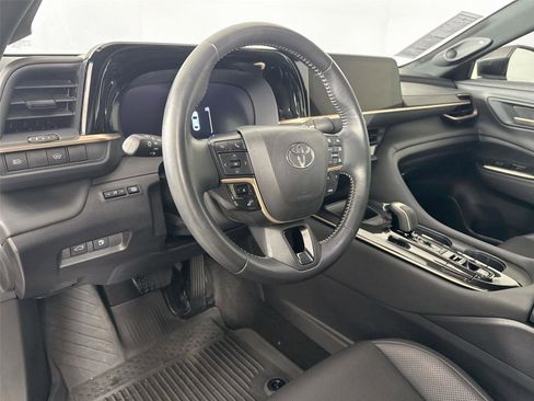 Used 2024 Toyota Crown Limited image 13