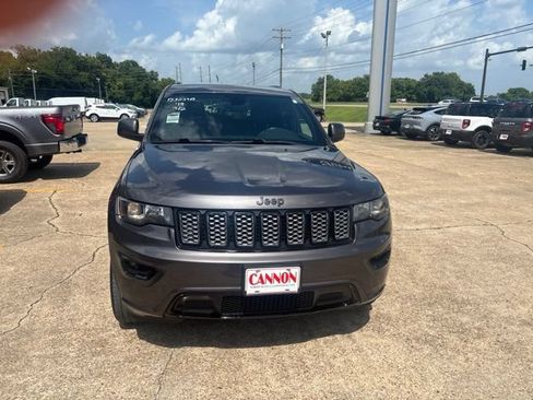 Used 2018 Jeep Grand Cherokee Altitude AWD/4WD image 4