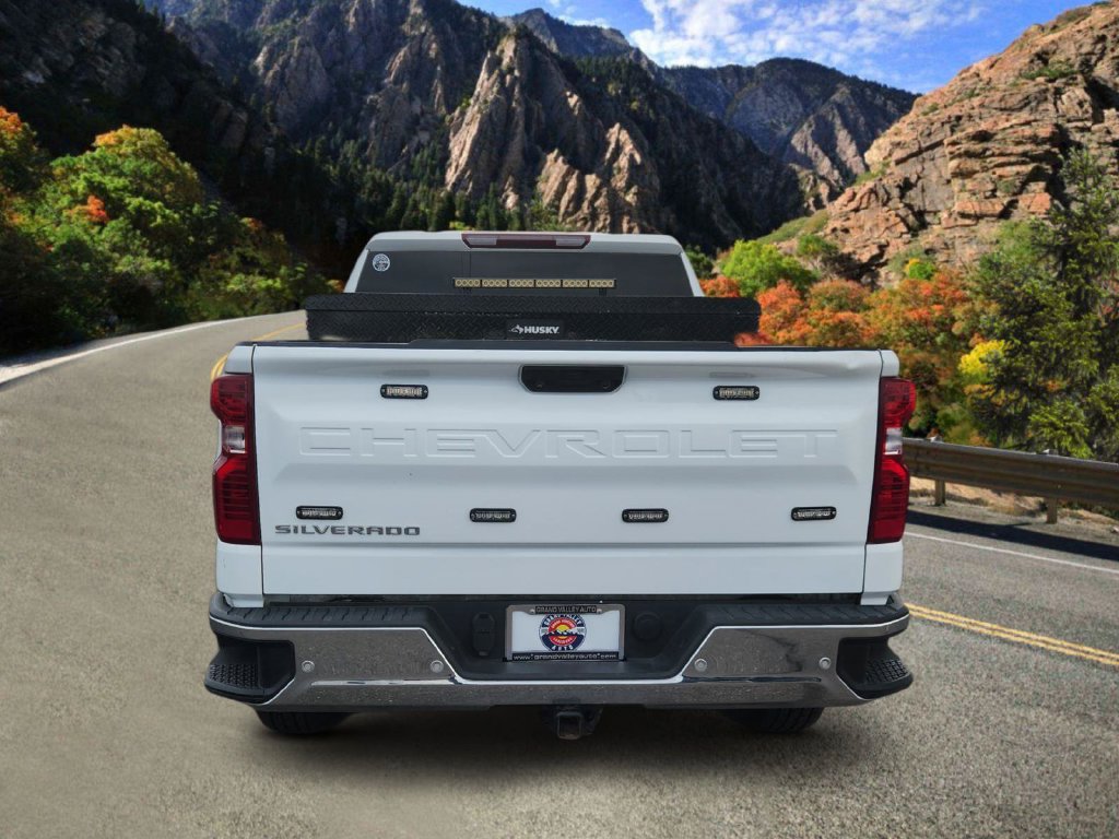 Used 2022 Chevrolet Silverado 1500 W/T w/ WT Value Package AWD/4WD image 4