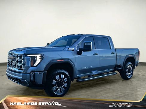 Used 2025 GMC Sierra 2500 Denali image 2