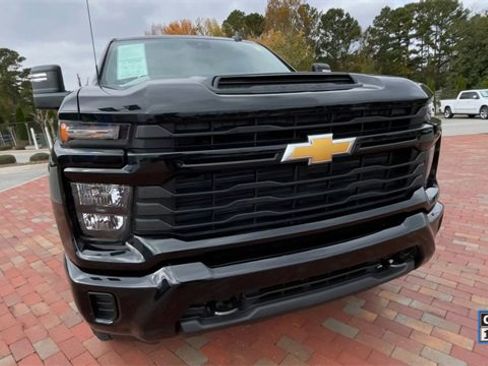 Used 2025 Chevrolet Silverado 2500 Custom w/ Custom Convenience Package image 4