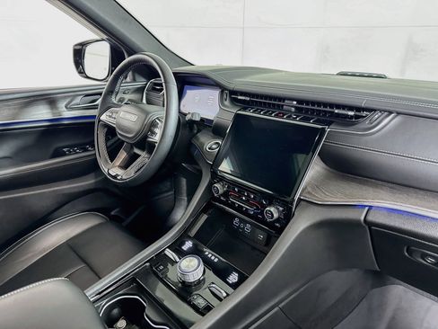 Used 2023 Jeep Grand Cherokee Overland w/ Advanced Protech Group III image 30