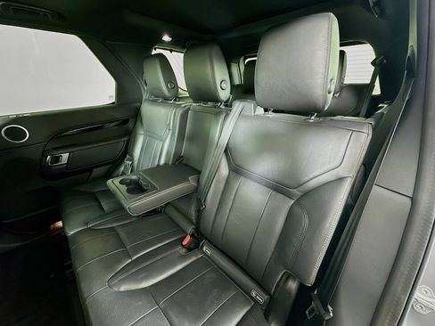 Used 2020 Land Rover Discovery SE image 35