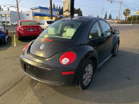 Used 2010 Volkswagen Beetle Coupe image 3