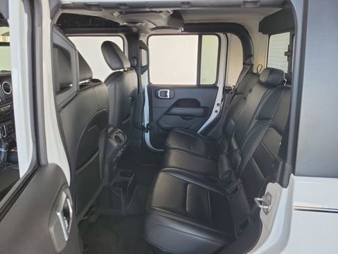 Used 2020 Jeep Gladiator Overland image 21