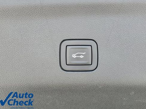 Used 2024 Chevrolet Suburban LT w/ Luxury Package AWD/4WD image 11