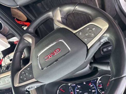 Used 2022 GMC Acadia Denali w/ Denali Technology Package AWD/4WD image 5