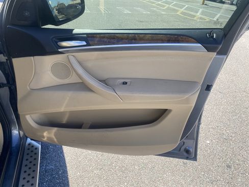 Used 2011 BMW X5 xDrive50i w/ Technology Pkg image 12