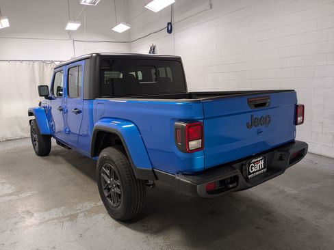 New 2026 Jeep Gladiator Sport AWD/4WD image 8