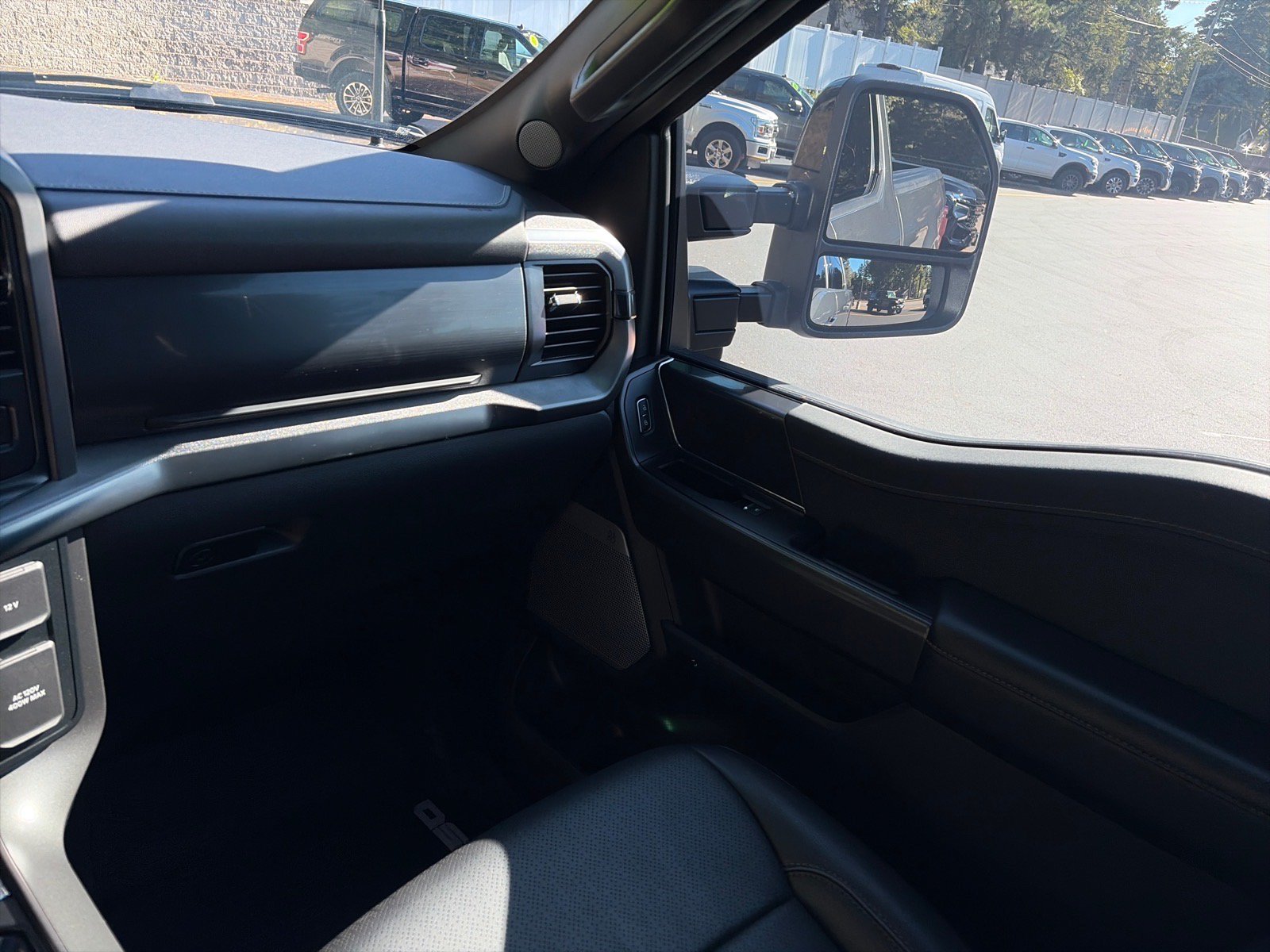 Used 2025 Ford F150 Lariat AWD/4WD image 19
