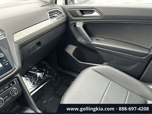 Used 2020 Volkswagen Tiguan SE w/ Panoramic Sunroof Package image 32