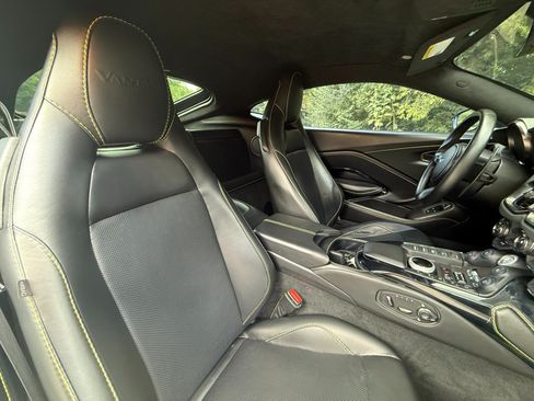 Used 2019 Aston Martin V8 Vantage Coupe RWD image 14