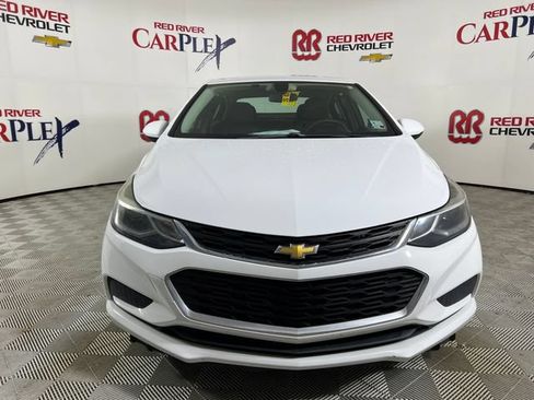 Used 2017 Chevrolet Cruze LT FWD image 2