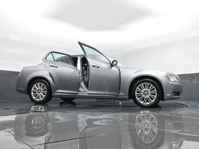 Used 2014 Chrysler 300 AWD image 29