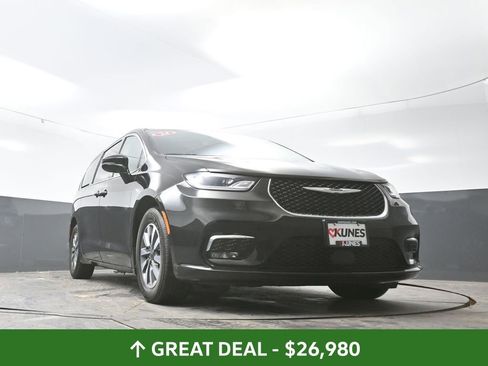 Used 2024 Chrysler Pacifica Select image 54