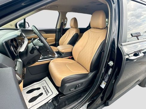 Used 2024 Kia Carnival LX FWD image 20