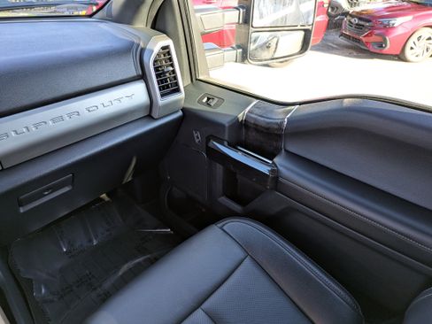 Used 2022 Ford F350 Lariat image 18