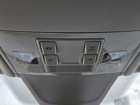 Certified 2023 Volkswagen Tiguan SE image 39