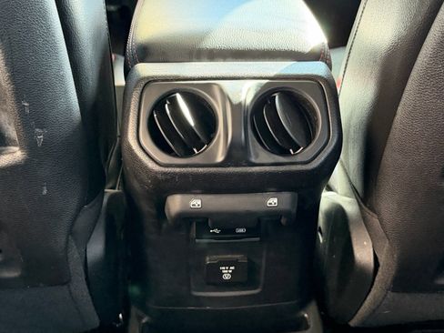 Used 2018 Jeep Wrangler Unlimited Rubicon image 14