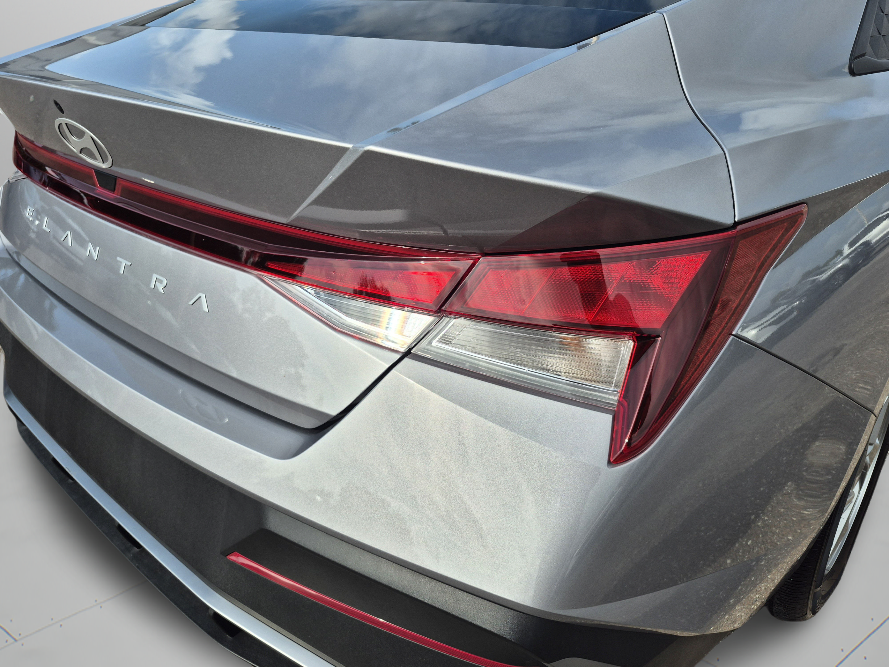 Certified 2025 Hyundai Elantra SE FWD image 32
