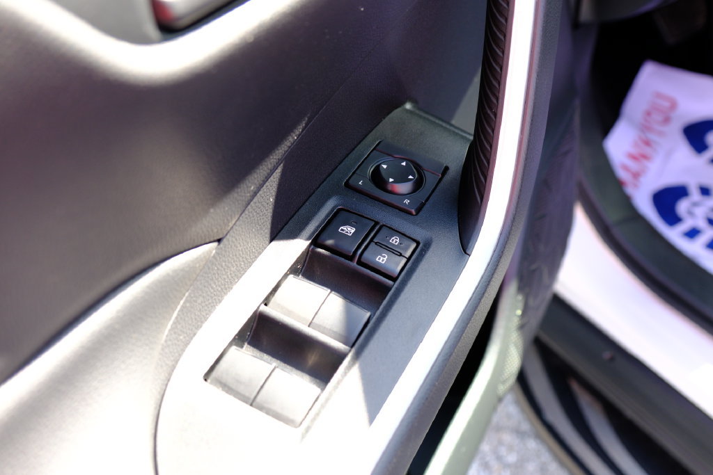 Used 2021 Toyota RAV4 LE AWD/4WD image 12