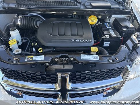 Used 2017 Dodge Grand Caravan SXT image 34