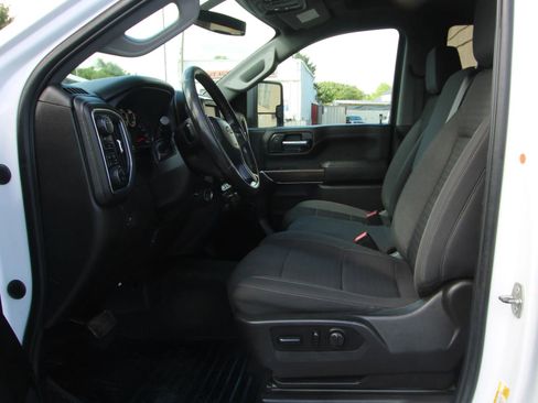 Used 2022 Chevrolet Silverado 2500 LT w/ Convenience Package AWD/4WD image 9