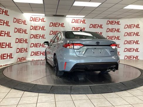 Used 2022 Toyota Corolla SE w/ Carpet Mat Package (TMS) FWD image 5
