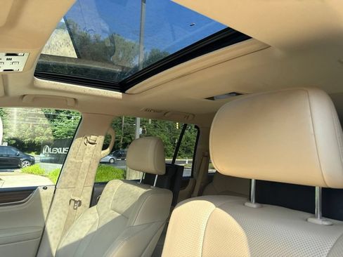 Used 2021 Lexus LX 570 4WD w/ Luxury Package image 12