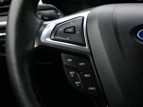 Used 2019 Ford Edge Titanium FWD image 28