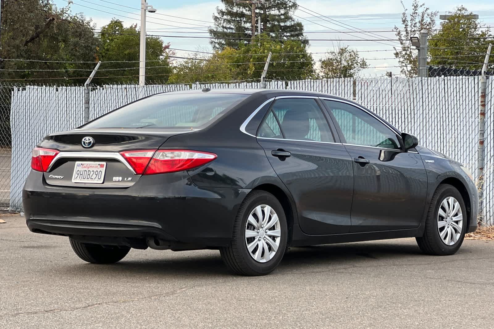 Used 2015 Toyota Camry LE FWD image 3