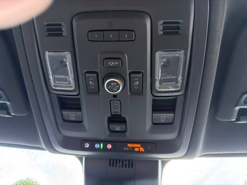 Used 2023 Chevrolet Tahoe Premier AWD/4WD image 23