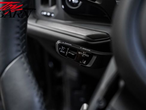 Used 2025 Porsche Cayenne GTS image 36