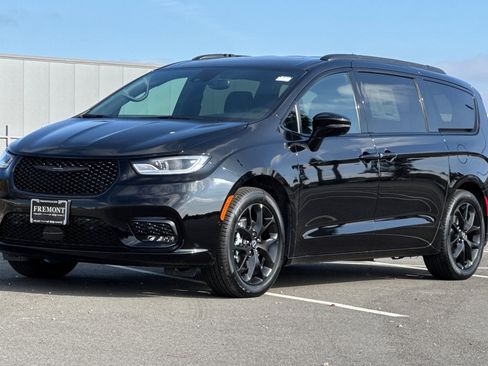 New 2026 Chrysler Pacifica Select image 7