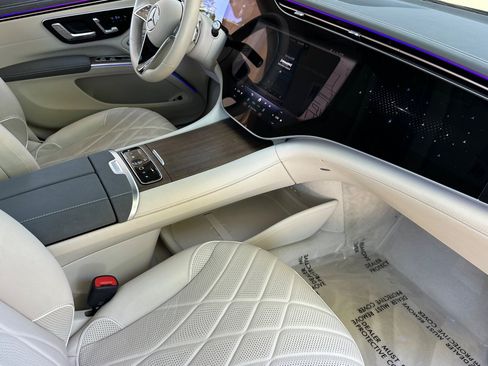 Used 2022 Mercedes-Benz EQS 580 4MATIC Sedan image 36