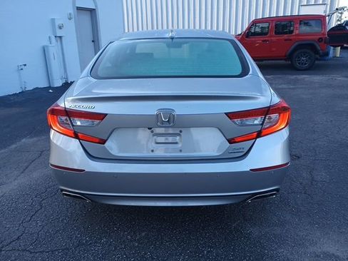 Used 2019 Honda Accord Touring image 4