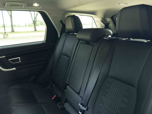Used 2018 Land Rover Discovery Sport SE AWD/4WD image 18