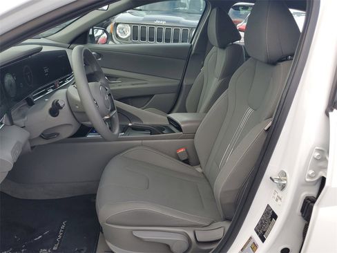 Used 2024 Hyundai Elantra SEL image 11