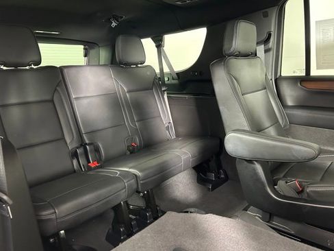 Used 2025 GMC Yukon XL Denali w/ Denali Reserve Package image 13