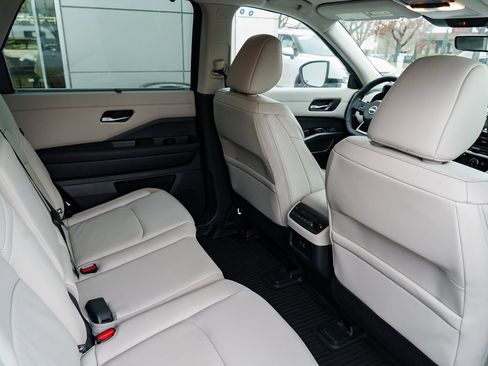New 2025 Nissan Pathfinder SL image 24