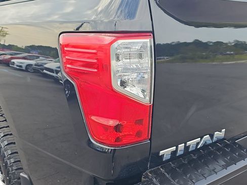Used 2021 Nissan Titan SV w/ SV Convenience Package AWD/4WD image 33