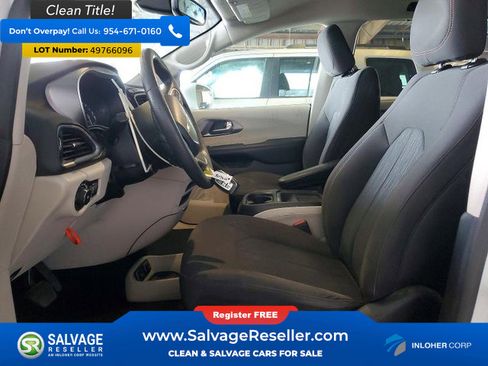 Used 2020 Chrysler Pacifica Touring image 9