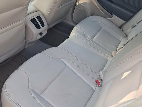 Used 2010 Ford Taurus SEL FWD image 4