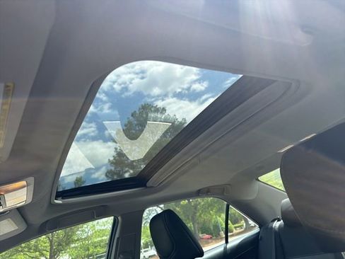 Used 2014 Toyota Camry SE w/ Leather Package image 19