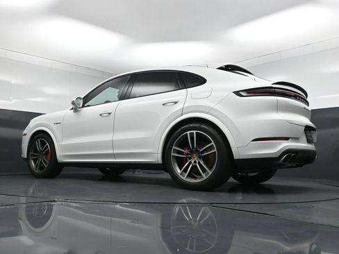 Used 2024 Porsche Cayenne Turbo AWD/4WD image 25