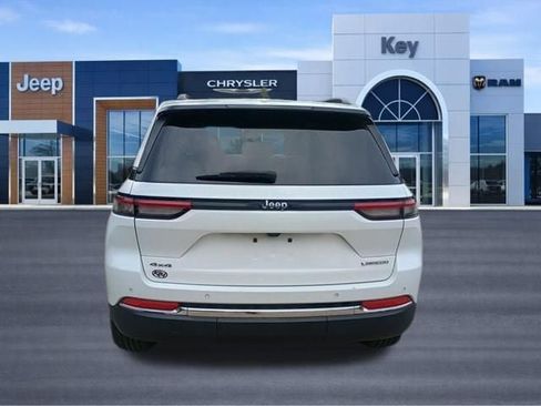 Used 2023 Jeep Grand Cherokee Laredo w/ Luxury Tech Group I AWD/4WD image 4