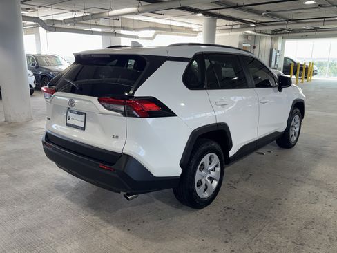 Used 2019 Toyota RAV4 LE FWD image 9