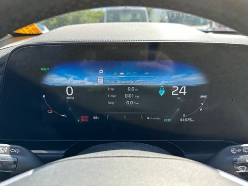 Used 2023 Kia Niro Wind w/ Wind Preserve Package FWD image 9
