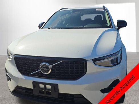 Used 2024 Volvo XC40 B5 Plus w/ Climate Package image 2