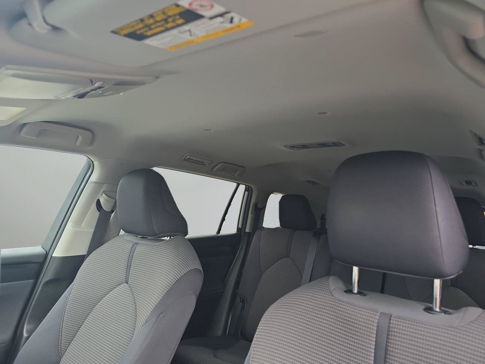 Used 2020 Toyota Highlander LE AWD/4WD image 25